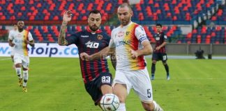 Cosenza, idea Lucioni per rinforzare la difesa Lucioni in un Cosenza-Lecce di qualche stagione fa (foto Francesco Farina)