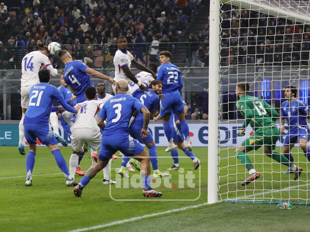 Il colpo di testa di Rabiot che ha portato in vantaggio la Francia contro l'Italia in Nations League (Foto Francesco Farina)