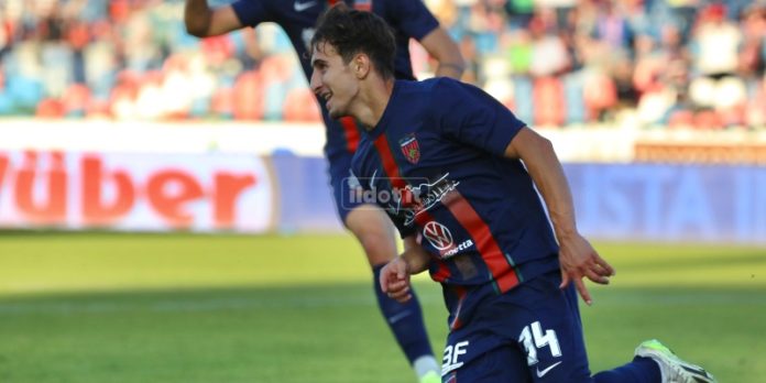 La gioia di Florenzi dopo il gol del vantaggio momentaneo del Cosenza contro la Salernitana (foto Michele De Marco) La gioia di Florenzi dopo il gol del vantaggio momentaneo del Cosenza contro la Salernitana (foto Michele De Marco)