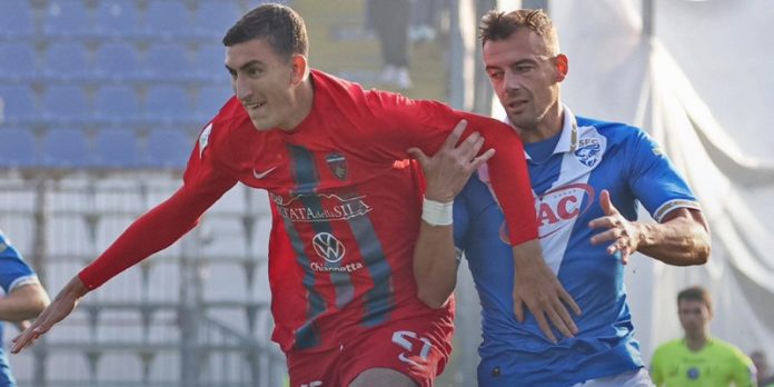 Zilli al primo gol in rossoblù quest'anno (foto pagina FB Cosenza Calcio)