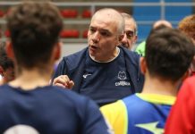 Futsal U19, il tecnico rossoblù Alfarano presenta il big match Pirossigeno Cosenza-Futura Alfarano parla ai suoi lupacchiotti (foto Michele De Marco)