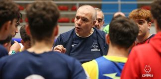 Futsal U19, il tecnico rossoblù Alfarano presenta il big match Pirossigeno Cosenza-Futura Alfarano parla ai suoi lupacchiotti (foto Michele De Marco)