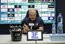 Alvini: “Il Cosenza è pronto a reagire subito” Alvini in conferenza stampa (foto Francesco Farina)