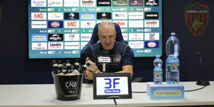 Alvini in conferenza stampa (foto Francesco Farina)