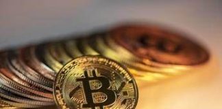 Bitcoin ai massimi, sopra i 122mila dollari