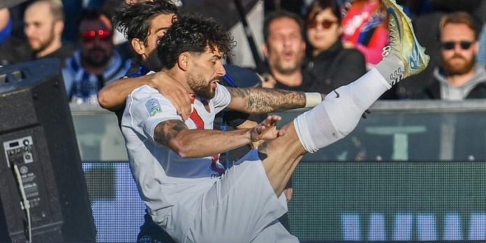 Ricciardi durante Pisa-Cosenza (foto pagina Facebook Cosenza Calcio)