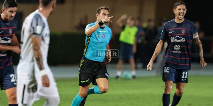 Francesco Fourneau in Cosenza-Ascoli della passata stagione (foto Mannarino)