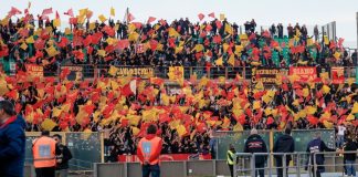 Cosenza-Catanzaro senza tifosi ospiti. Guarascio rincara i prezzi? I tifosi del Catanzaro al Marulla (foto Francesco Farina)