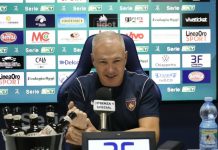 Alvini alla vigilia del match: “Palermo avversario importante, la squadra è motivata” Alvini durante una conferenza stampa (foto Francesco Farina)