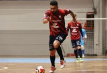 Futsal, la Pirossigeno Cosenza riprende Pomezia. Buon pari per i lupi Cabeça, autore del gol del pari su calcio di rigore (foto Michele De Marco)