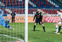 Cosenza con il tabù della prima dell’anno da infrangere Vaisanen fa centro in Cosenza-Benevento 22-23 (foto Francesco Farina)