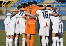 Juve Stabia-Cosenza 3-0: le pagelle dei rossoblù Abbraccio tra i giocatori del Cosenza prima dell'inizio (foto Francesco Farina)