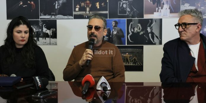Brunori SAS durante la conferenza stampa al TAU (foto Francesco Farina) Brunori SAS durante la conferenza stampa al TAU (foto Francesco Farina)