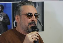 Brunori SAS fa il pieno di affetto all’Unical: “Successo? Felice di essere rimasto me stesso” Brunori Sas al TAU parla ai giornalisti (foto Francesco Farina)