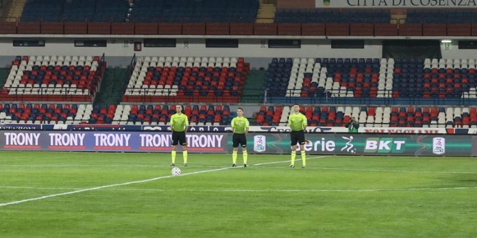 Dionisi al Marulla per Cosenza-Salernitana del novembre 2020 (foto Michele De Marco per IlCosenza.it)