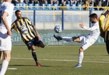 Juve Stabia-Cosenza 3-0: il tabellino del match Garritano prova la battuta al volo in Juve Stabia-Cosenza (foto Francesco Farina)