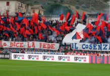 Cosenza-Palermo, in curva ci sarà il “porta un amico” La curva sud Bergamini nel derby Cosenza-Catanzaro (foto Francesco Farina)