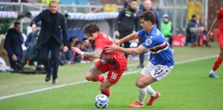 Sampdoria-Cosenza 1-0, notte fonda per i lupi anche a Marassi Ricciardi contrastato da Beruatto in Sampdoria-Cosenza (foto Francesco Grazioli)