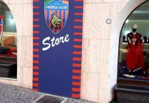 Cosenza Calcio, quale futuro per lo store ufficiale? Store Cosenza Calcio Via Arabia