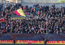 Derby di Calabria, gli Ultras Catanzaro: “Vogliamo i tifosi del Cosenza” Gli Ultras Catanzaro in curva Capraro (foto Francesco Farina)