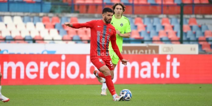 Gargiulo durante Cosenza-Pisa (foto Michele De Marco)