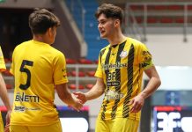 Futsal, U19: altra vittoria in goleada per la Pirossigeno Cosenza La gioia di Andrea Cambareri, doppietta per lui (foto Michele De Marco)