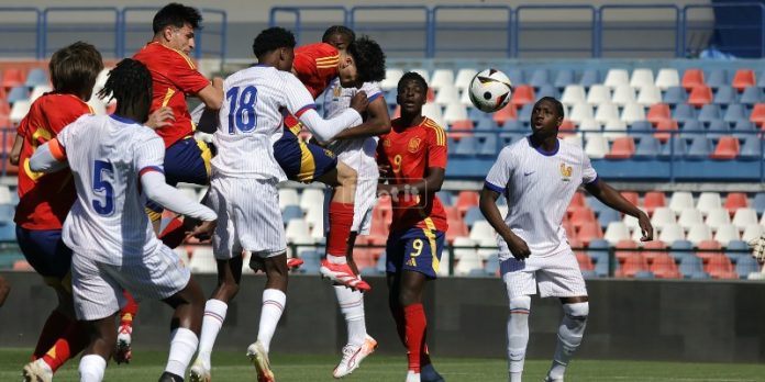 Martin segna il gol del momentaneo 1-0 in Spagna-Francia Under 19 (foto Francesco Farina)