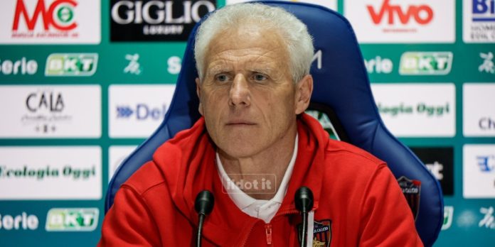 Mister Tortelli in conferenza stampa (foto Francesco Farina)