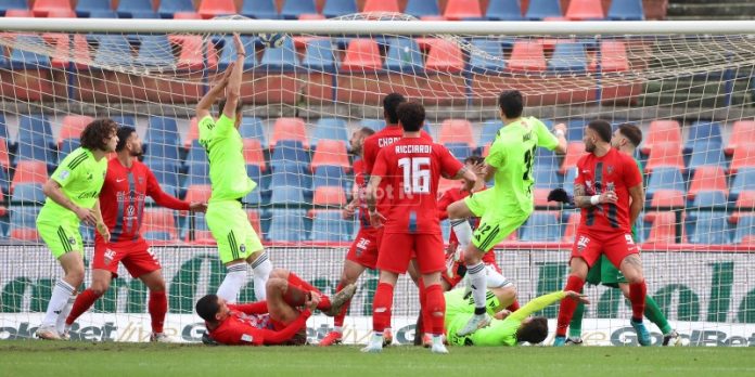 Moreo porta in vantaggio il Pisa sul Cosenza (foto Michele De Marco)