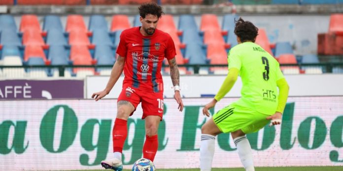 Ricciardi durante Cosenza-Pisa 0-3 (foto Michele De Marco) Ricciardi durante Cosenza-Pisa 0-3 (foto Michele De Marco)
