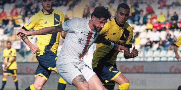 Ricciardi in Modena-Cosenza (foto da pagina Facebook Cosenza Calcio)