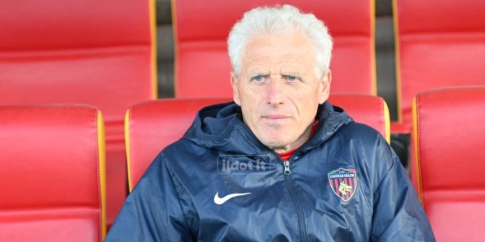 Tortelli in panchina al Ceravolo (foto Andrea Rosito)