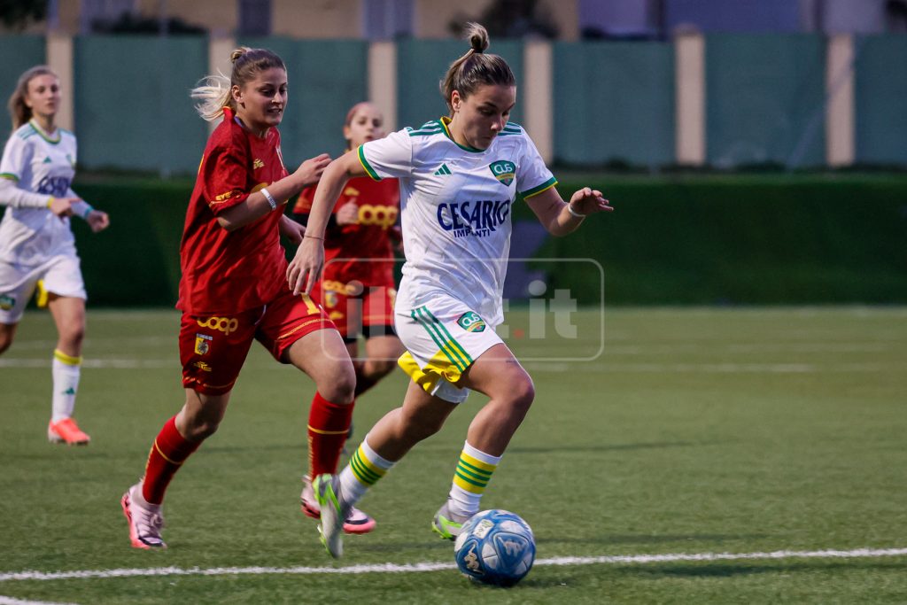 Un momento di Catanzaro-Cus Cosenza Eccellenza Femminile (Foto Francesco Farina)