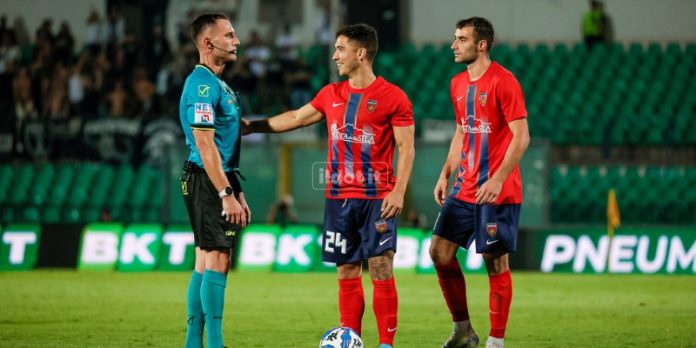 Arbitro Davide Di Marco (foto Francesco Farina)