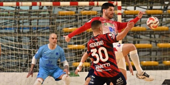 Così fa malissimo Pirossigeno Cosenza ripresa e sorpassata da Pesaro in 3 minuti