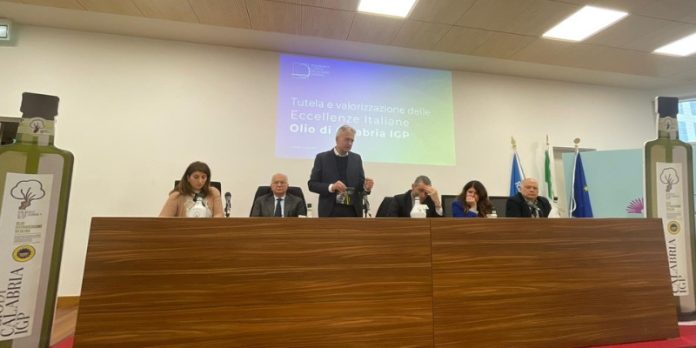 Il Consorzio Olio di Calabria Igp presenta etichetta identificativa alla Cittadella regionale