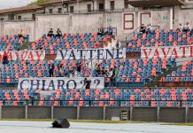 Il Cosenza ha una speranza, una soltanto. È questa! (Vedi foto) Lo striscione esposto in curva sud diretto alla proprietà del Cosenza Calcio (foto Francesco Farina)
