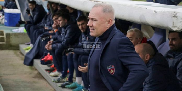 Massimiliano Alvini, tornato sulla panchina rossoblù (foto Francesco Farina)