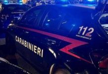 Napoli, in tre sullo scooter si scontrano con due auto: gravi