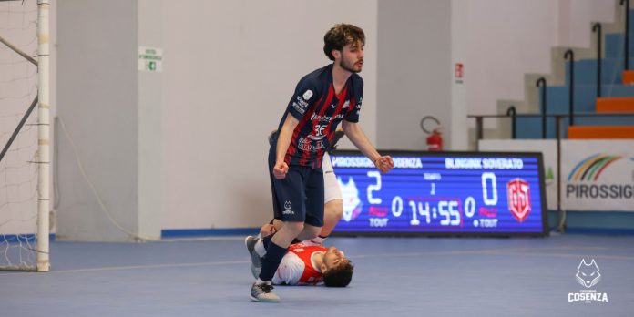 Reda esulta dopo il gol del momentaneo 3-0 (foto Michele De Marco)