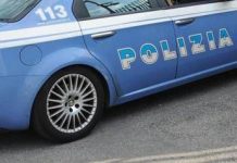 Roma, entra in un bar e spara colpi di pistola: tre feriti
