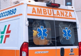 Cade mentre monta climatizzatore, morto operaio 58enne a Massa Lubrense