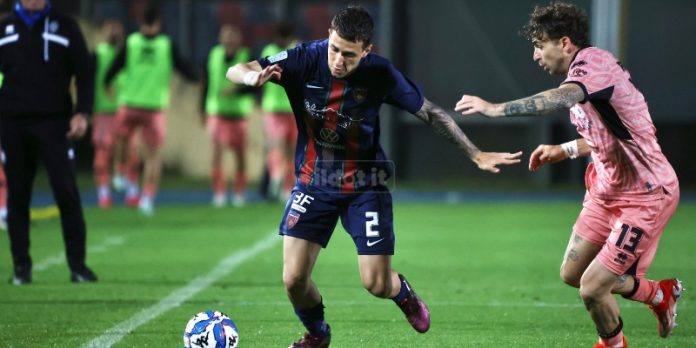 Cimino durante Cosenza-Cesena (foto Michele De Marco)