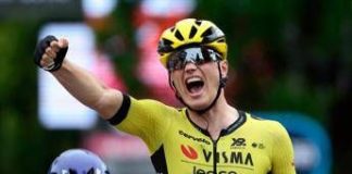 Giro d’Italia 2025, Kooij vince in volata la dodicesima tappa. Del Toro ancora rosa