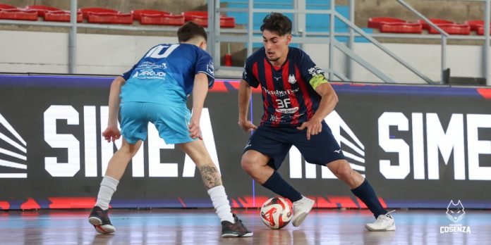 Il capitano rossoblù Andrea Cambareri (foto Michele De Marco)