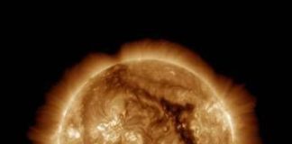 La Terra colpita da una forte tempesta solare: possibili effetti su satelliti e comunicazioni