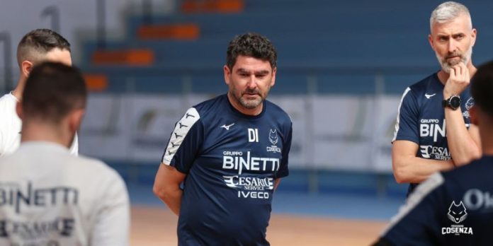 Pirossigeno Cosenza, -1 ai playout. Ibañes Penso solo alla salvezza