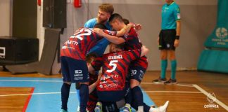 Pirossigeno Cosenza, vittoria folle! Felipinho al fotofinish fa esplodere il PalaCosentia Pirossigeno Cosenza, vittoria da crepacuore Felipinho sulla sirena regala i 3 punti ai lupi