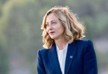 Quirinale, Meloni al ricevimento del 2 giugno: il ‘toc toc’ con Bonelli e i selfie