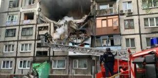 Ucraina, almeno 10 morti nei raid russi. L’esercito di Mosca avanza, evacuazioni a Sumy